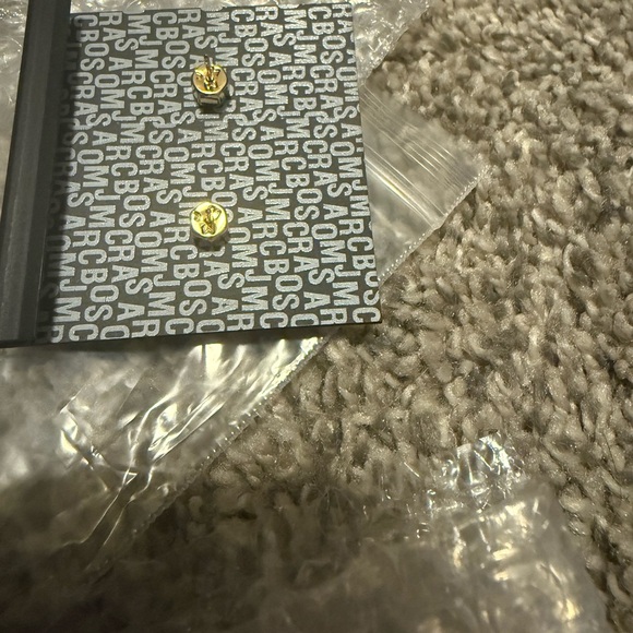 NWT Marc Jacobs small red enamel stud earrings - Picture 3 of 4